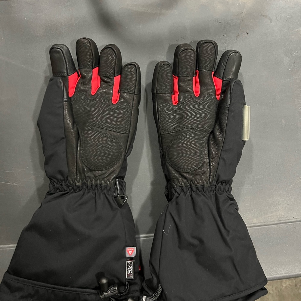 Venustas Black and Red Winter Gloves - Picture 2 of 4